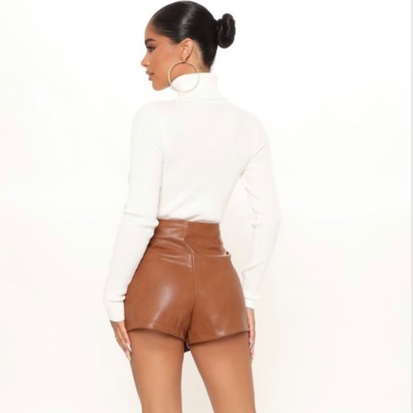 NEW WOMEN’S TRENDY CAMEL BUTTON FRONT FAUX LEATHER SKORT - Picture 4 of 16